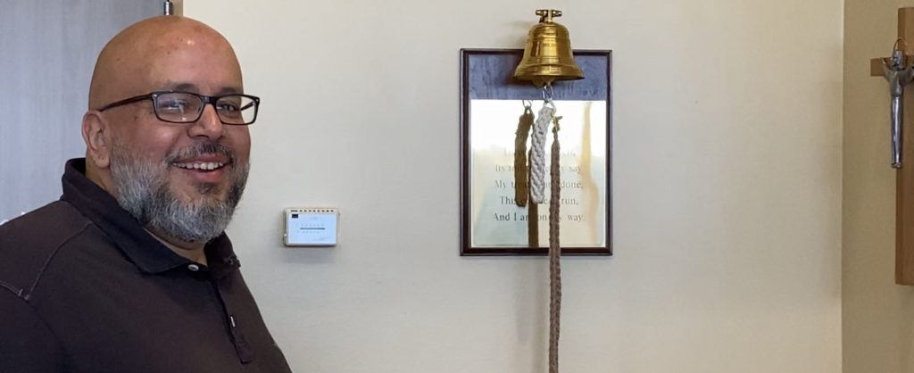 Glioblastoma brain tumor patient ringing bell to declare he is cancer-free