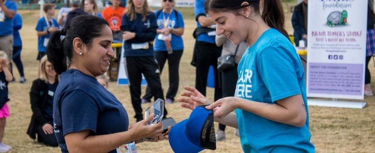 Dr. Mehta receiving award at the 2019 Head for the Cure 5K